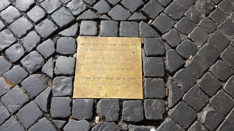 Plaque commemorating the burning of the Talmud in Campo de Fiori in 1553